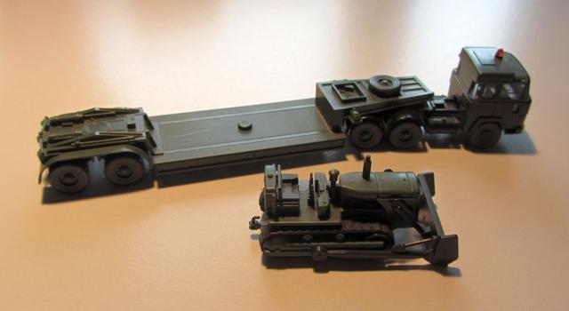 Magirus Deutz Tieflader mit Planierraupe