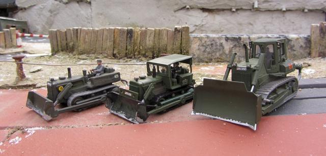 Pionierfahrzeuge der Bundeswehr 3x Planierraupe 1985
