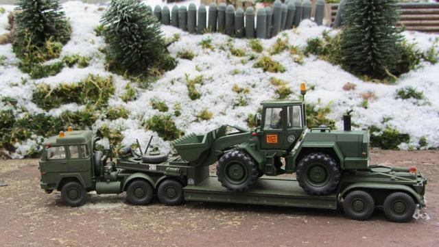 Schwerlasttransporter Magirus Deutz mit Tieflader
