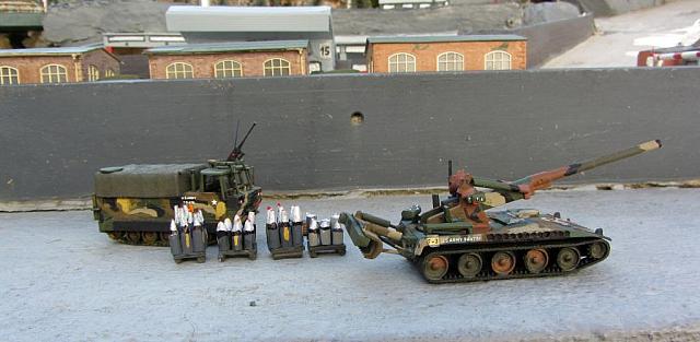 Feldhaubitze M110 A1 und Munitionstransporter M548