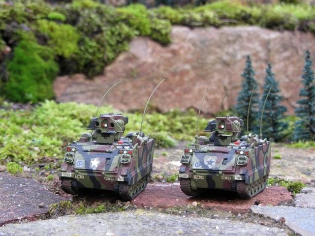 li Raketenjagdpanzer M901 TOW US-Army,          re Beobachtungspanzer M981 FIST US-Army 1985