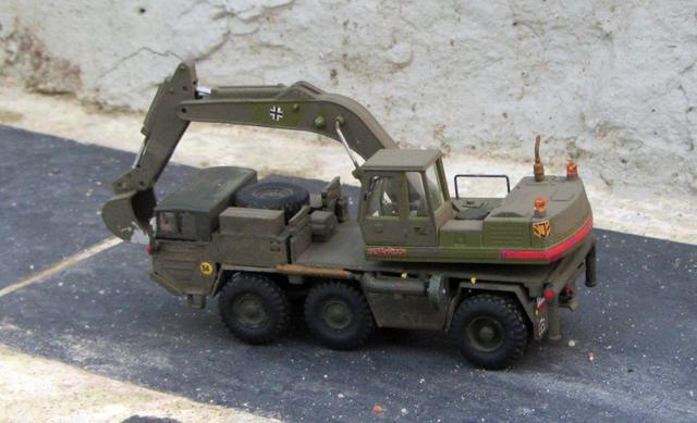 Faun 20t Fahrgestell mit Grabenschnellbagger