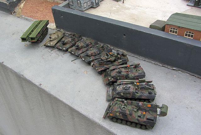 Leopard 1 Modelle aus mehreren Epochen der Bundeswehr
