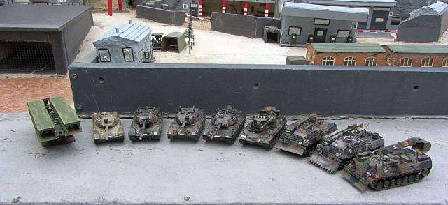 Leopard 1 Modelle aus mehreren Epochen der Bundeswehr