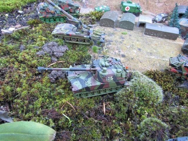 Bundeswehrfahrzeuge im Übungsgelände Irgendwo in Rheinland-Pfalz 1988