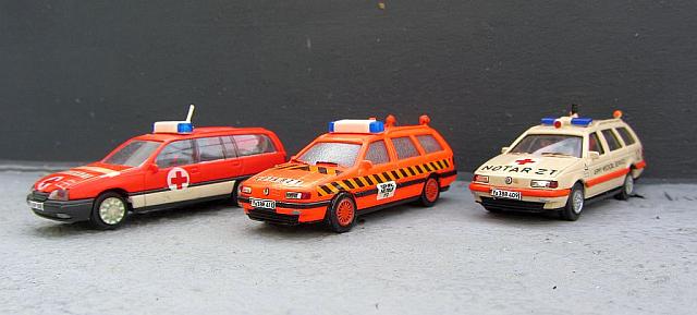 2x VW Passat 3 und Opel Omega C Kombi Notarzteinsatzfahrzeuge der Bundeswehr in den 90er Jahren