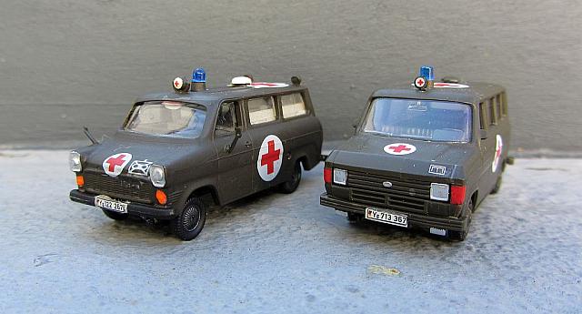 Links: Ford Transit FT 900 Sanitätsfahrzeug der Bundeswehr von 1965 - 1977 Rechts: Ford Transit FT 100 Sanitätsfahrzeug der Bundeswehr von 1977 - 1985