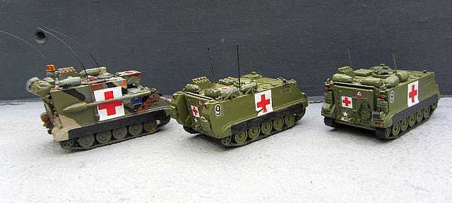 Links: M577 A1 Stabssanitätsfahrzeug der US-Army von 1970, Mitte: 1x M113 A2, Rechts: 1x M113 A1 Sanitätspanzer der US-Army  1985