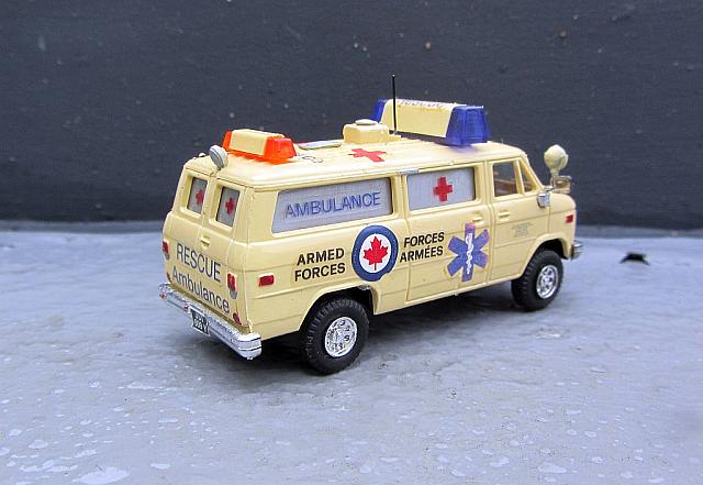 Chevrolet Chevy Van G20 mit Flachdach: Krankenwagen der canadischen Streitkräfte 1990