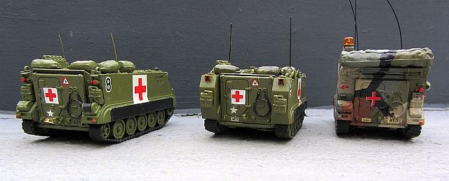 Rechts: M577 A1 Stabssanitätsfahrzeug der US-Army von 1970, Mitte: 1x M113 A2, Links: 1x M113 A1 Sanitätspanzer der US-Army  1985