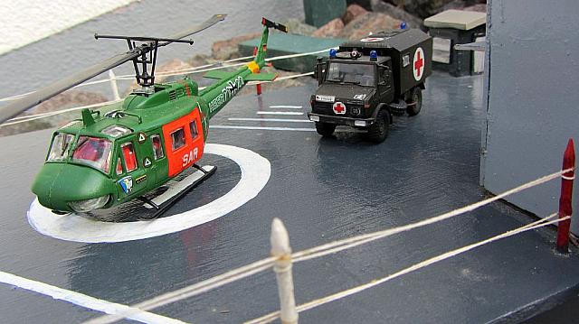 Transporthubschrauber Bell UH 1D mit Unimog U 1300 L San-KrKw Bundeswehr ab 1978