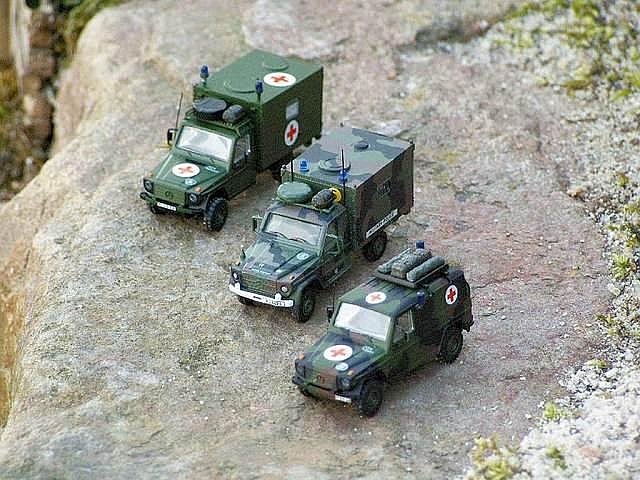 3x DB 250 GD Sanitätsfahrzeuge der Bundeswehr und Militärpolizei der niederländischen Streitkräfte ab 1988