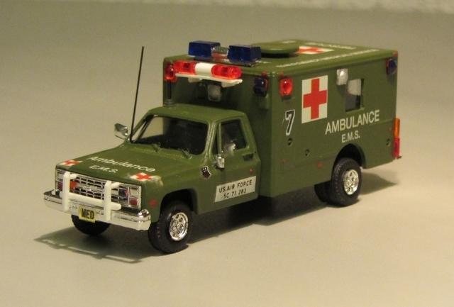 Ford Space Conti gl long (4x4) Rettungswagen der US-Airforce von 1990