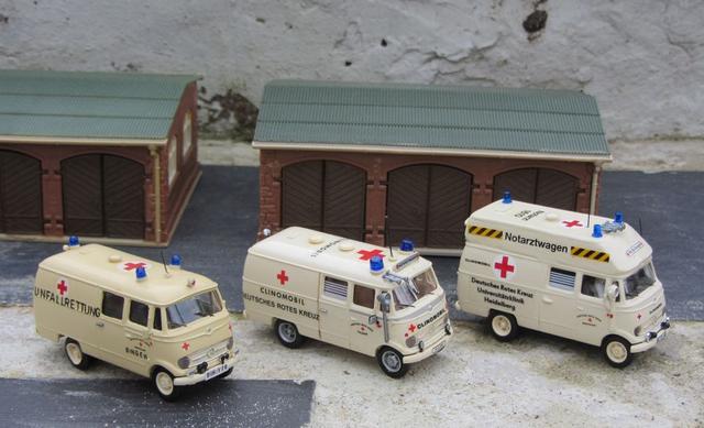 3x Mercedes Benz O 319