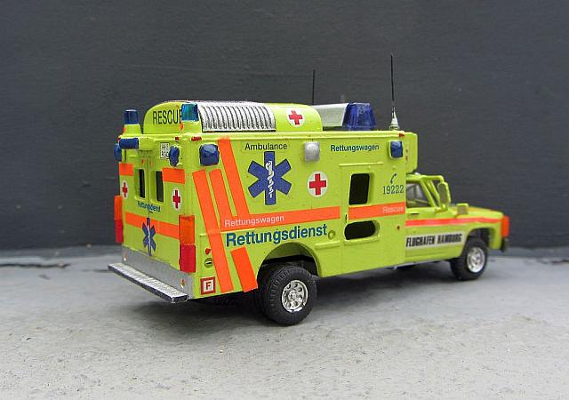 Ford Space Kombat gl. Rettungswagen (4x4) von 1990