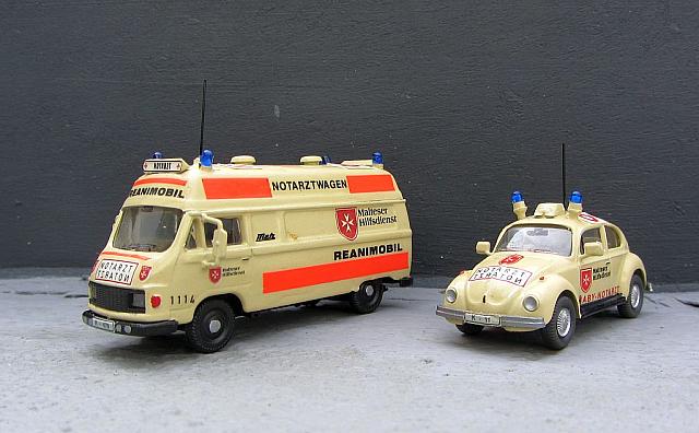 Hanomag-Henschel Kastenwagen MHD Rettungswagen und VW Käfer 1300 MHD Notarztwagen von 1974