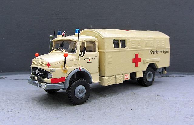 MB Typ L 911 Kurzhauber mit Einheitskofferaufbau: DRK-Großraum-KrKw von 1970