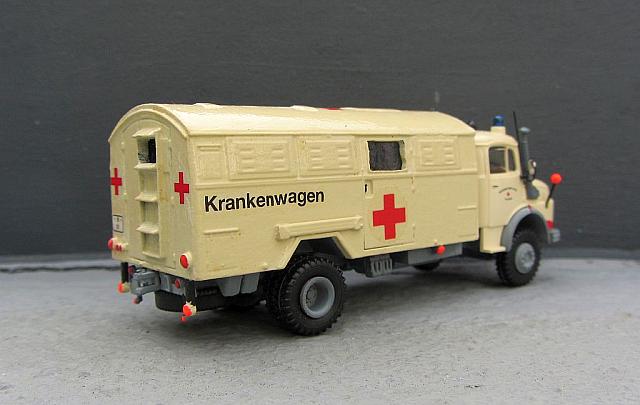 MB Typ L 911 Kurzhauber mit Einheitskofferaufbau: DRK-Großraum-KrKw von 1970