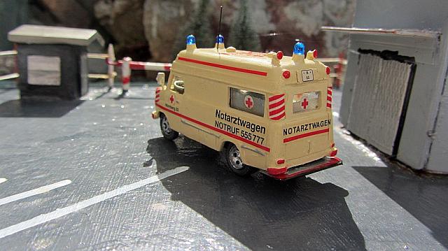 Opel Blitz B 2,0t Kastenwagen: DRK Notarztwagen von 1970