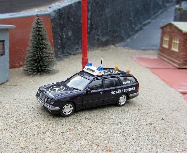 MB 320 TDI Kombi Notarzteinsatzfahrzeug von 2005