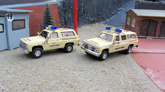 2x Ford Space Kombat (4x4) Flughafen-Sanitätsfahrzeuge von 1990