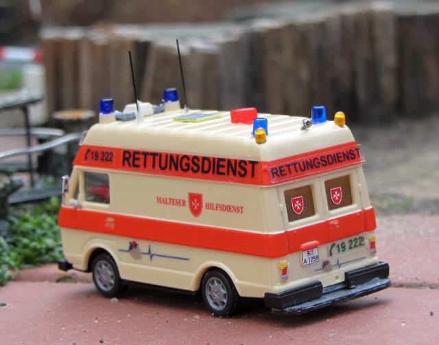 VW LT 28 A-Modell RTW MHD 1988 Seitenansicht