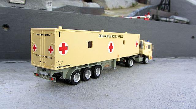 MAN Typ 26.320 Sattelzug mit 40ft Container DRK Sonderfahrzeug von 2002
