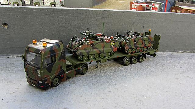 Sattelzug MAN 40t Panzertransporter mit MTW M113 GE A2 Bundeswehr und Natoverbände 2006