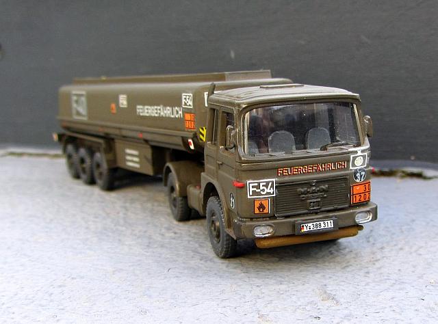 MAN Sattelzug Typ 15.240 FS mit Straßentankaufleger