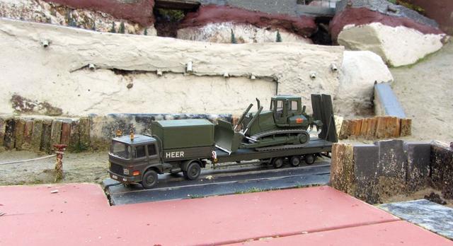 MAN Tieflader 25t mit Planierraupe