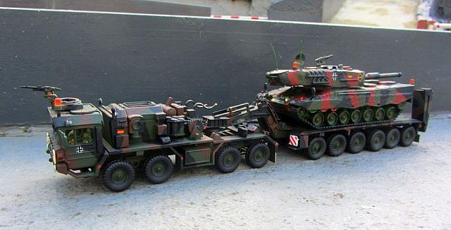 SLT 50-3 mit Sattelaufleger TISA 56 und Leopard 2 A5