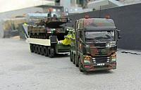 Der Schwerlasttransporter bis 80 Tonnen mit Zugmaschine MAN TGX GX der NATO