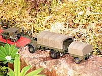 Bundeswehrfahrzeuge im Übungsgelände