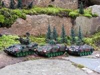 Links: Flugabwehrraketenpanzer Roland, Mitte: Schützenpanzer Marde 1 A3,  Rechts: Jagdpanzer Jaguar