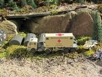 MB 1017 A Sattelzugmaschine mit Aufleger und Operationscontainer 20 ft DRK von 1985